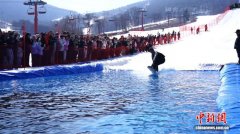 吉林雪季收官：“光猪节”上演冰雪季“最后的狂欢”